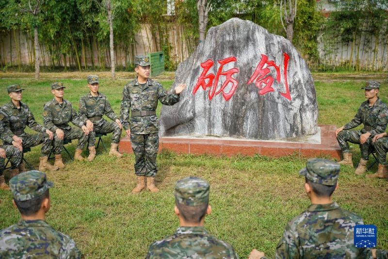 始終做黨和人民完全可以信賴的英雄軍隊(duì)——解放軍和武警部隊(duì)認(rèn)真學(xué)習(xí)、深刻領(lǐng)會黨的二十大精神